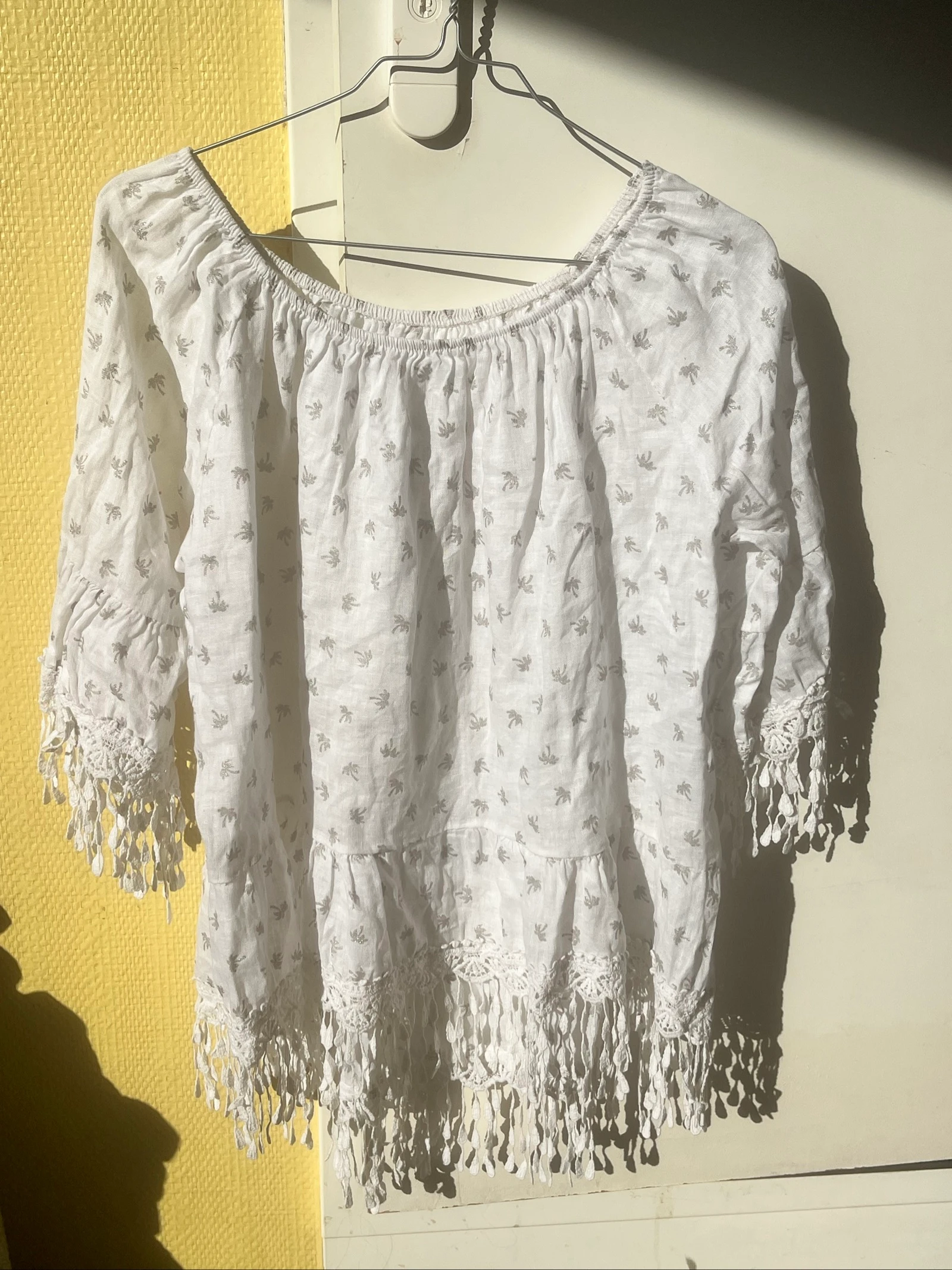 Blouse bohème blanche brodée à franges et motif palmier argenté